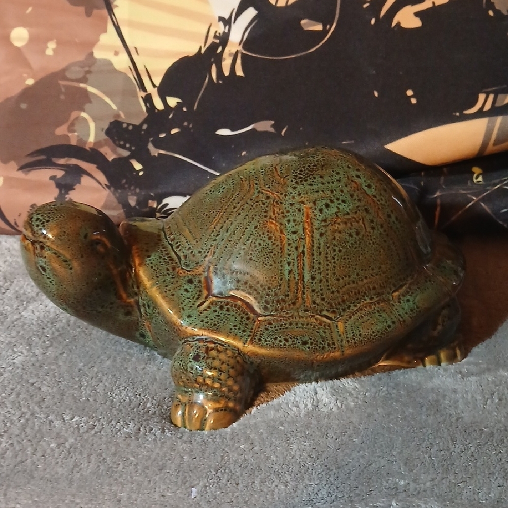 Green Ceramic Turtle Figurine - Picture 2 of 6